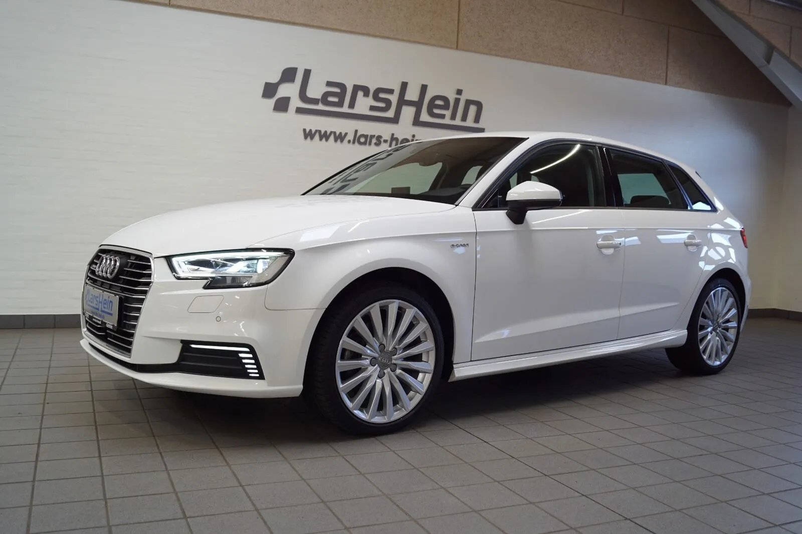 Audi A3 1,4 e-tron Sport Sportback S-tr. 5d Image 2